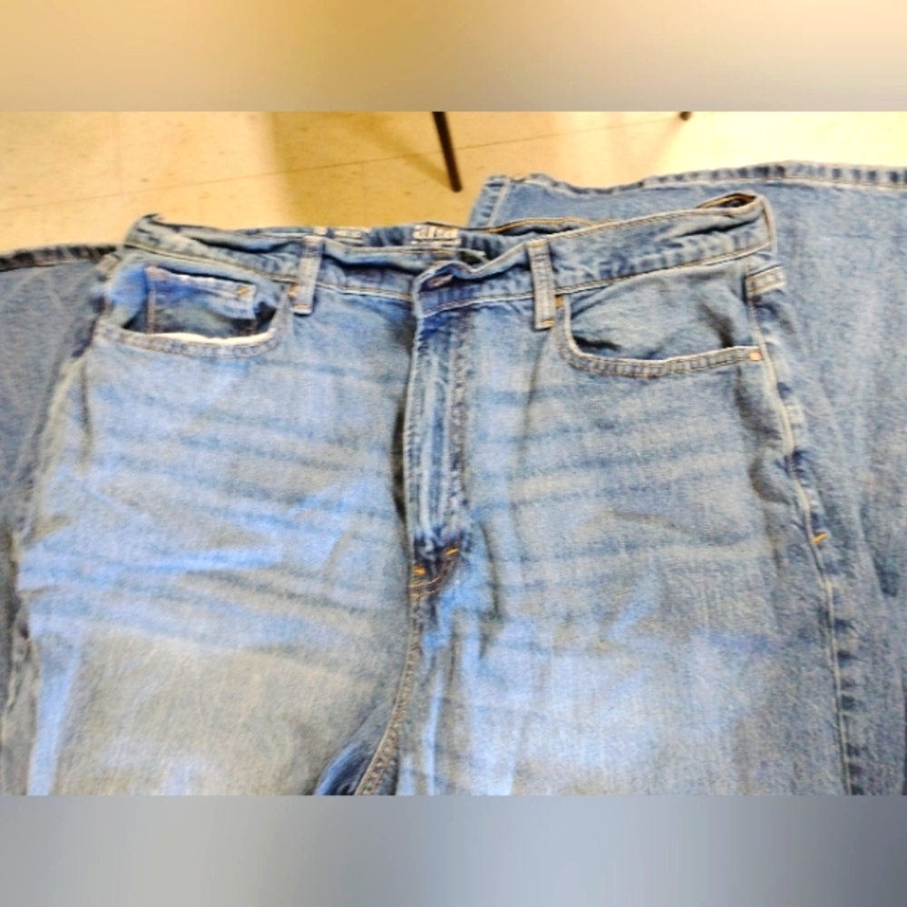 Pre owned, like new, no stains or tears